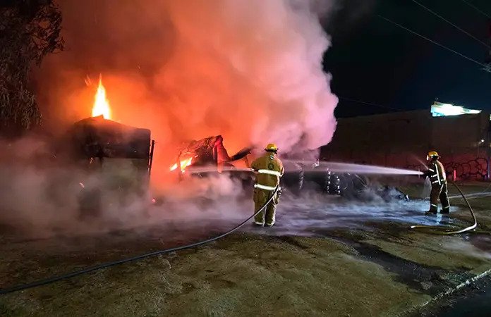 Incendio acaba con una vulcanizadora en Villa de Pozos